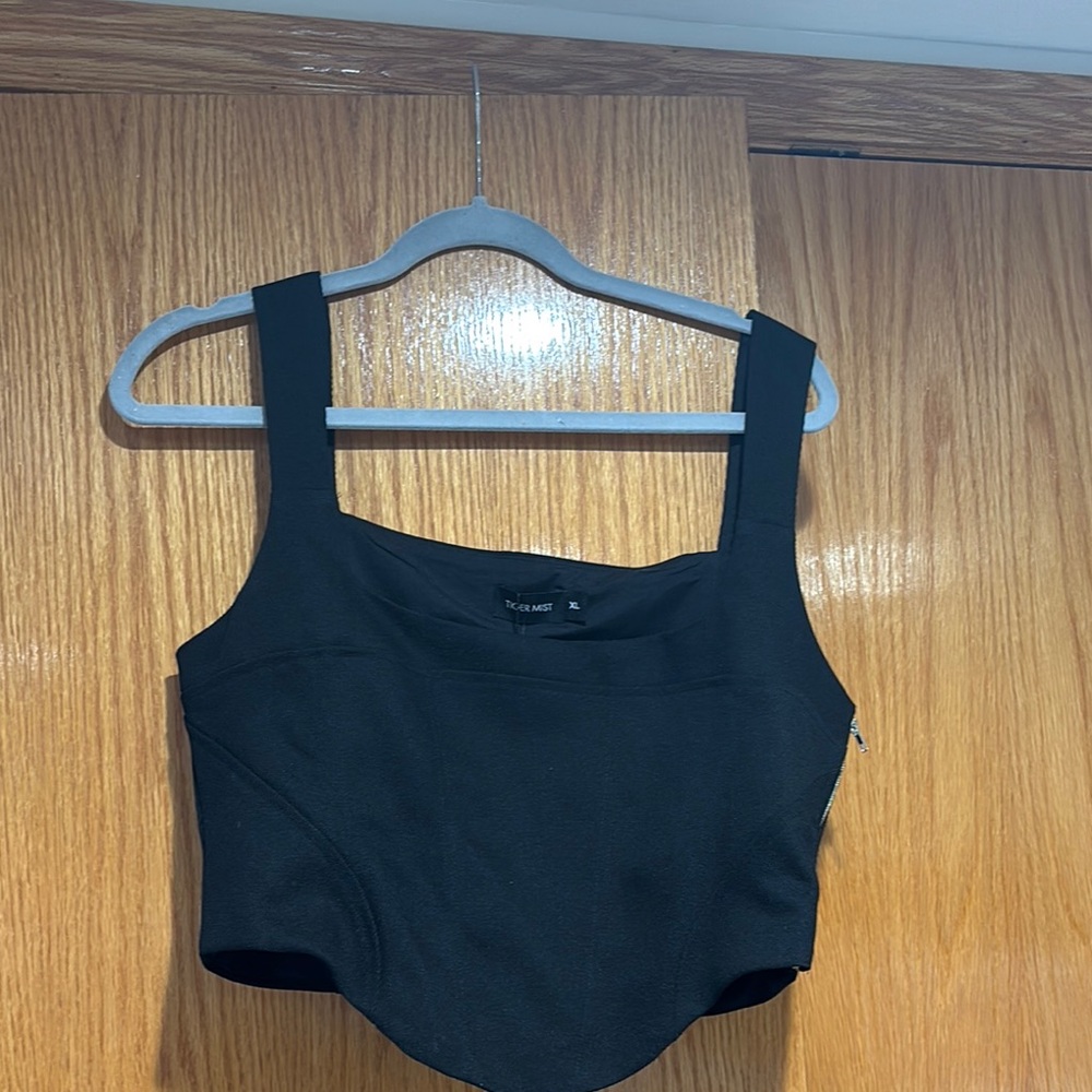 Tiger Mist NEW WITH TAGS Black Cropped Tank Top